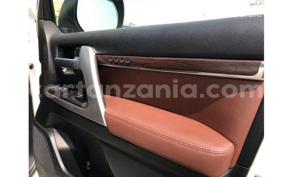 Nunua Imported Toyota Land Cruiser Nyeupe Gari ndani ya Import - Dubai nchini Arusha Nunua Imported Toyota Land Cruiser Nyeupe Gari ndani ya Import - Dubai nchini Arusha
