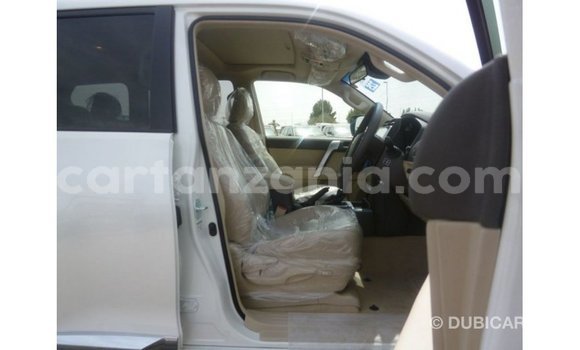 Nunua Imported Toyota Prado Nyeupe Gari ndani ya Import - Dubai nchini Arusha Nunua Imported Toyota Prado Nyeupe Gari ndani ya Import - Dubai nchini Arusha