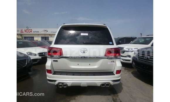 Buy Import Toyota Land Cruiser White Car in Import - Dubai in Arusha Buy Import Toyota Land Cruiser White Car in Import - Dubai in Arusha