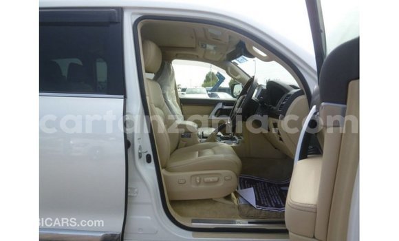 Buy Import Toyota Land Cruiser White Car in Import - Dubai in Arusha Buy Import Toyota Land Cruiser White Car in Import - Dubai in Arusha