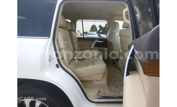 Buy Import Toyota Land Cruiser White Car in Import - Dubai in Arusha Buy Import Toyota Land Cruiser White Car in Import - Dubai in Arusha