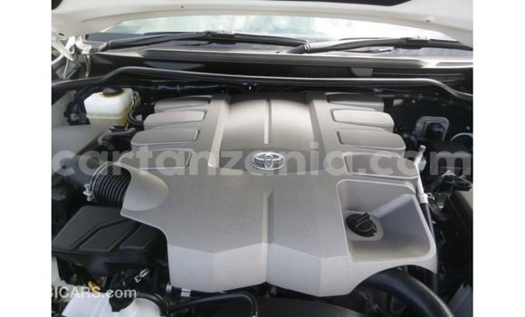 Buy Import Toyota Land Cruiser White Car in Import - Dubai in Arusha Buy Import Toyota Land Cruiser White Car in Import - Dubai in Arusha