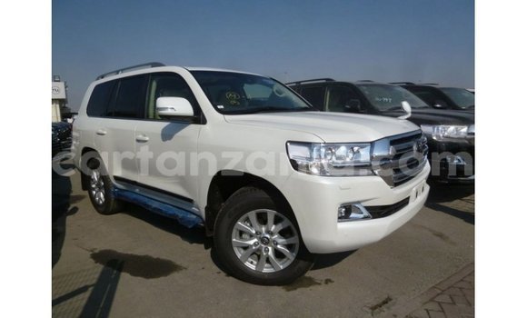 Nunua Imported Toyota Land Cruiser Nyeupe Gari ndani ya Import - Dubai nchini Arusha Nunua Imported Toyota Land Cruiser Nyeupe Gari ndani ya Import - Dubai nchini Arusha