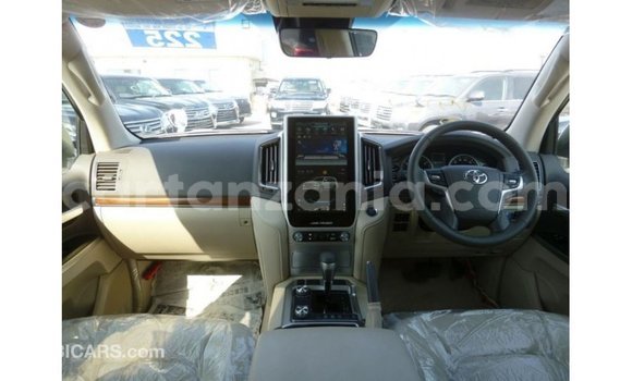 Nunua Imported Toyota Land Cruiser Nyeupe Gari ndani ya Import - Dubai nchini Arusha Nunua Imported Toyota Land Cruiser Nyeupe Gari ndani ya Import - Dubai nchini Arusha