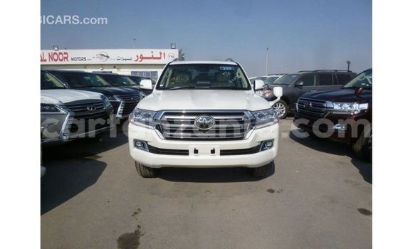 Nunua Imported Toyota Land Cruiser Nyeupe Gari ndani ya Import - Dubai nchini Arusha Nunua Imported Toyota Land Cruiser Nyeupe Gari ndani ya Import - Dubai nchini Arusha