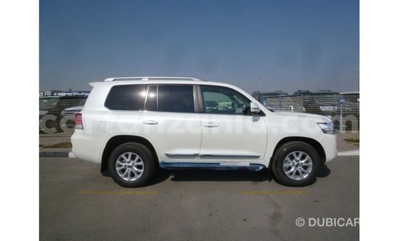 Nunua Imported Toyota Land Cruiser Nyeupe Gari ndani ya Import - Dubai nchini Arusha Nunua Imported Toyota Land Cruiser Nyeupe Gari ndani ya Import - Dubai nchini Arusha