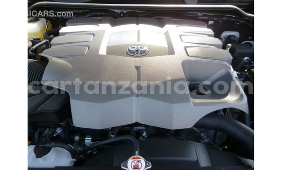 Nunua Imported Toyota Land Cruiser Nyeupe Gari ndani ya Import - Dubai nchini Arusha Nunua Imported Toyota Land Cruiser Nyeupe Gari ndani ya Import - Dubai nchini Arusha