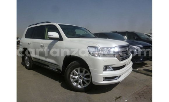 Nunua Imported Toyota Land Cruiser Nyeupe Gari ndani ya Import - Dubai nchini Arusha Nunua Imported Toyota Land Cruiser Nyeupe Gari ndani ya Import - Dubai nchini Arusha