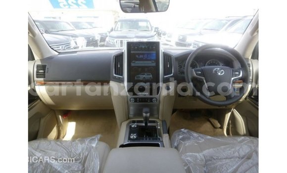 Nunua Imported Toyota Land Cruiser Nyeupe Gari ndani ya Import - Dubai nchini Arusha Nunua Imported Toyota Land Cruiser Nyeupe Gari ndani ya Import - Dubai nchini Arusha