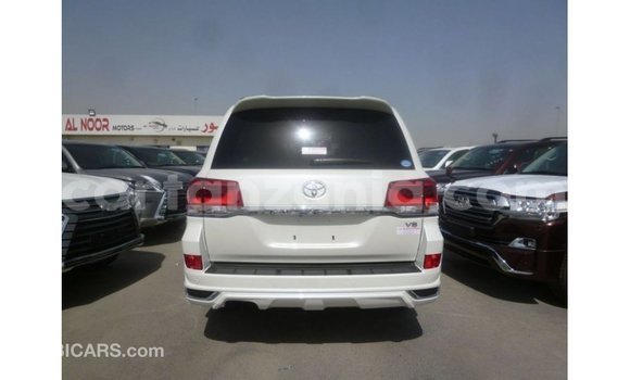 Nunua Imported Toyota Land Cruiser Nyeupe Gari ndani ya Import - Dubai nchini Arusha Nunua Imported Toyota Land Cruiser Nyeupe Gari ndani ya Import - Dubai nchini Arusha