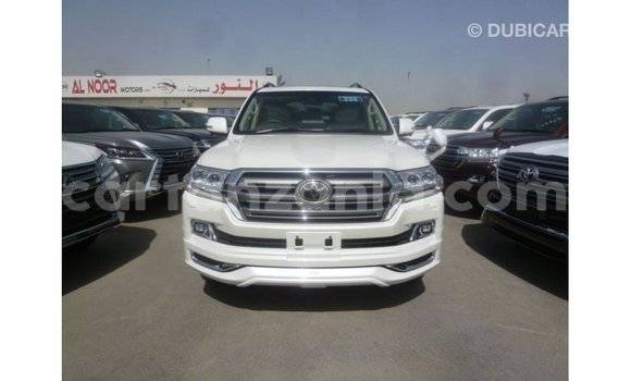 Nunua Imported Toyota Land Cruiser Nyeupe Gari ndani ya Import - Dubai nchini Arusha Nunua Imported Toyota Land Cruiser Nyeupe Gari ndani ya Import - Dubai nchini Arusha