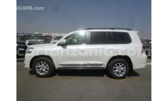 Nunua Imported Toyota Land Cruiser Nyeupe Gari ndani ya Import - Dubai nchini Arusha Nunua Imported Toyota Land Cruiser Nyeupe Gari ndani ya Import - Dubai nchini Arusha