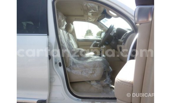 Nunua Imported Toyota Land Cruiser Nyeupe Gari ndani ya Import - Dubai nchini Arusha Nunua Imported Toyota Land Cruiser Nyeupe Gari ndani ya Import - Dubai nchini Arusha