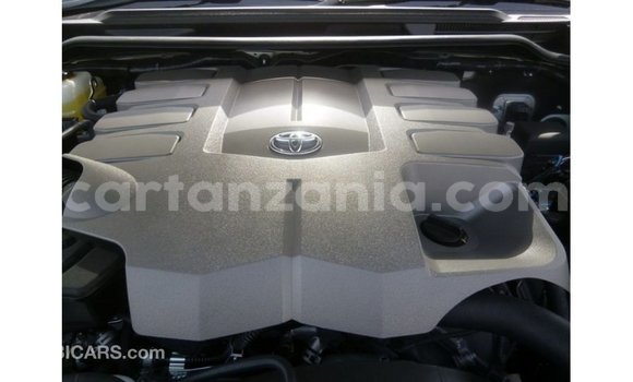 Nunua Imported Toyota Land Cruiser Nyeupe Gari ndani ya Import - Dubai nchini Arusha Nunua Imported Toyota Land Cruiser Nyeupe Gari ndani ya Import - Dubai nchini Arusha