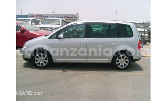 Nunua Imported Volkswagen Touran Nyingine Gari ndani ya Import - Dubai nchini Arusha Nunua Imported Volkswagen Touran Nyingine Gari ndani ya Import - Dubai nchini Arusha