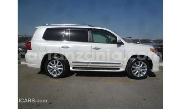 Buy Import Toyota Land Cruiser White Car in Import - Dubai in Arusha Buy Import Toyota Land Cruiser White Car in Import - Dubai in Arusha