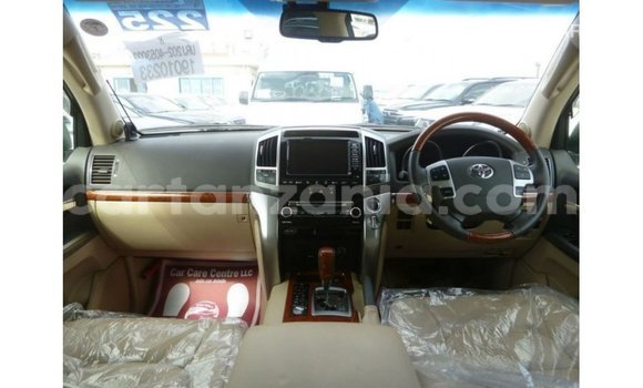 Buy Import Toyota Land Cruiser White Car in Import - Dubai in Arusha Buy Import Toyota Land Cruiser White Car in Import - Dubai in Arusha