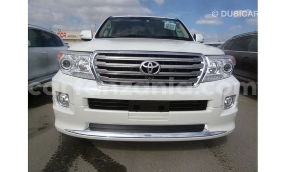 Buy Import Toyota Land Cruiser White Car in Import - Dubai in Arusha Buy Import Toyota Land Cruiser White Car in Import - Dubai in Arusha
