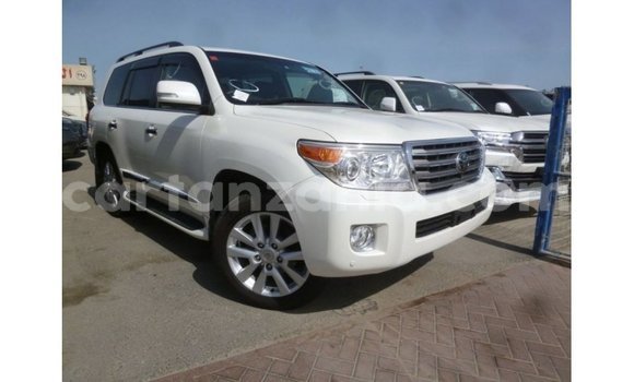 Nunua Imported Toyota Land Cruiser Nyeupe Gari ndani ya Import - Dubai nchini Arusha Nunua Imported Toyota Land Cruiser Nyeupe Gari ndani ya Import - Dubai nchini Arusha