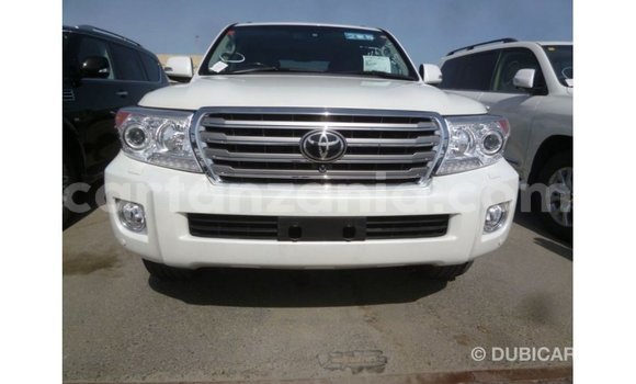 Nunua Imported Toyota Land Cruiser Nyeupe Gari ndani ya Import - Dubai nchini Arusha Nunua Imported Toyota Land Cruiser Nyeupe Gari ndani ya Import - Dubai nchini Arusha