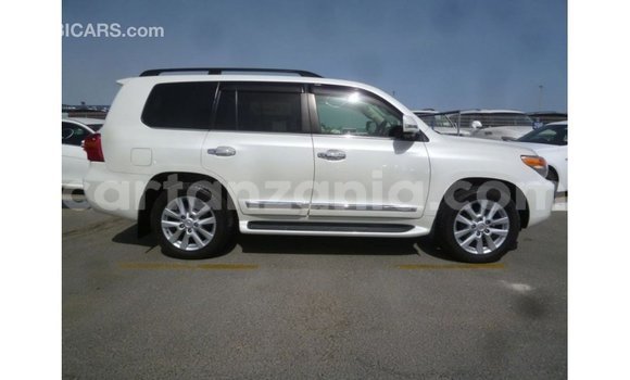 Nunua Imported Toyota Land Cruiser Nyeupe Gari ndani ya Import - Dubai nchini Arusha Nunua Imported Toyota Land Cruiser Nyeupe Gari ndani ya Import - Dubai nchini Arusha