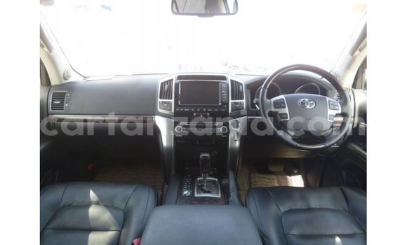 Nunua Imported Toyota Land Cruiser Nyeupe Gari ndani ya Import - Dubai nchini Arusha Nunua Imported Toyota Land Cruiser Nyeupe Gari ndani ya Import - Dubai nchini Arusha