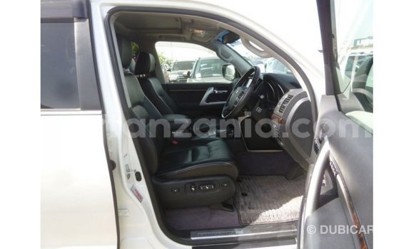 Nunua Imported Toyota Land Cruiser Nyeupe Gari ndani ya Import - Dubai nchini Arusha Nunua Imported Toyota Land Cruiser Nyeupe Gari ndani ya Import - Dubai nchini Arusha