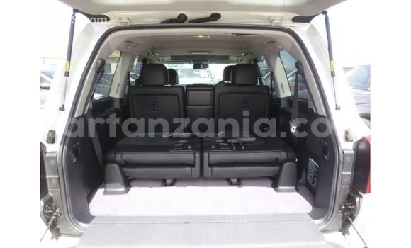 Nunua Imported Toyota Land Cruiser Nyeupe Gari ndani ya Import - Dubai nchini Arusha Nunua Imported Toyota Land Cruiser Nyeupe Gari ndani ya Import - Dubai nchini Arusha