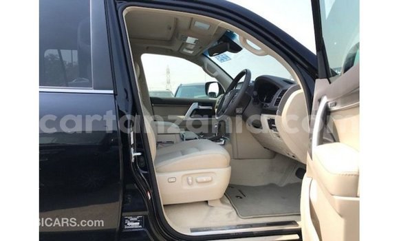 Buy Import Toyota Land Cruiser Black Car in Import - Dubai in Arusha Buy Import Toyota Land Cruiser Black Car in Import - Dubai in Arusha
