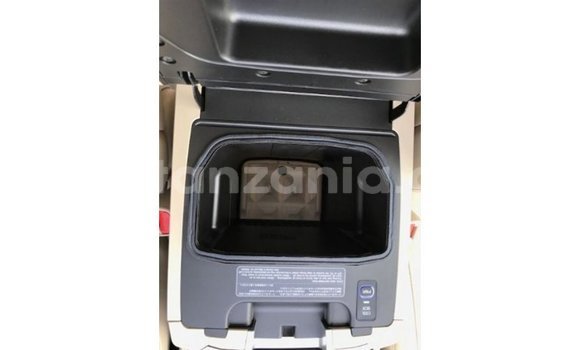Buy Import Toyota Land Cruiser Black Car in Import - Dubai in Arusha Buy Import Toyota Land Cruiser Black Car in Import - Dubai in Arusha