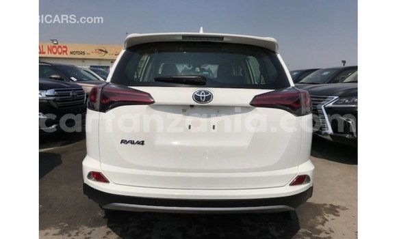 Nunua Imported Toyota 4Runner Nyeupe Gari ndani ya Import - Dubai nchini Arusha Nunua Imported Toyota 4Runner Nyeupe Gari ndani ya Import - Dubai nchini Arusha