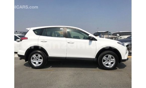 Nunua Imported Toyota 4Runner Nyeupe Gari ndani ya Import - Dubai nchini Arusha Nunua Imported Toyota 4Runner Nyeupe Gari ndani ya Import - Dubai nchini Arusha