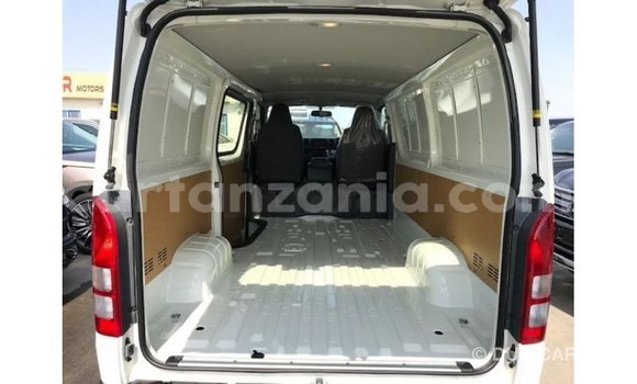 Nunua Imported Toyota Hiace Nyeupe Gari ndani ya Import - Dubai nchini Arusha Nunua Imported Toyota Hiace Nyeupe Gari ndani ya Import - Dubai nchini Arusha