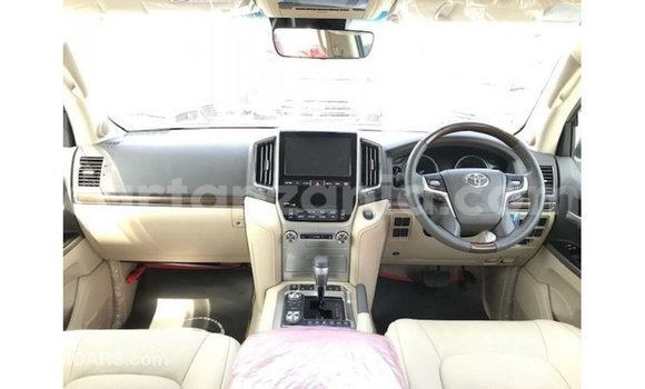 Nunua Imported Toyota Land Cruiser Nyeupe Gari ndani ya Import - Dubai nchini Arusha Nunua Imported Toyota Land Cruiser Nyeupe Gari ndani ya Import - Dubai nchini Arusha