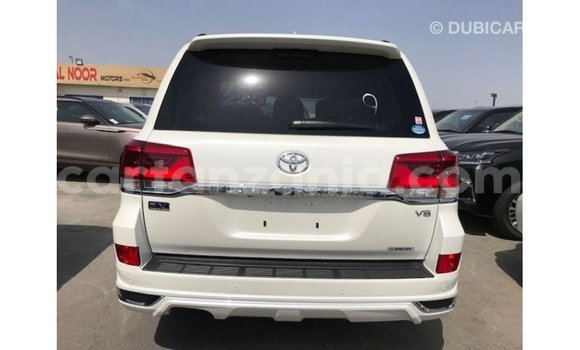Nunua Imported Toyota Land Cruiser Nyeupe Gari ndani ya Import - Dubai nchini Arusha Nunua Imported Toyota Land Cruiser Nyeupe Gari ndani ya Import - Dubai nchini Arusha