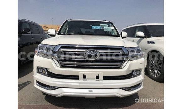 Nunua Imported Toyota Land Cruiser Nyeupe Gari ndani ya Import - Dubai nchini Arusha Nunua Imported Toyota Land Cruiser Nyeupe Gari ndani ya Import - Dubai nchini Arusha