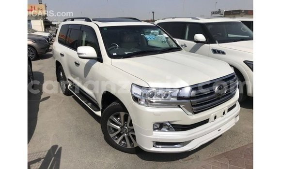 Nunua Imported Toyota Land Cruiser Nyeupe Gari ndani ya Import - Dubai nchini Arusha Nunua Imported Toyota Land Cruiser Nyeupe Gari ndani ya Import - Dubai nchini Arusha