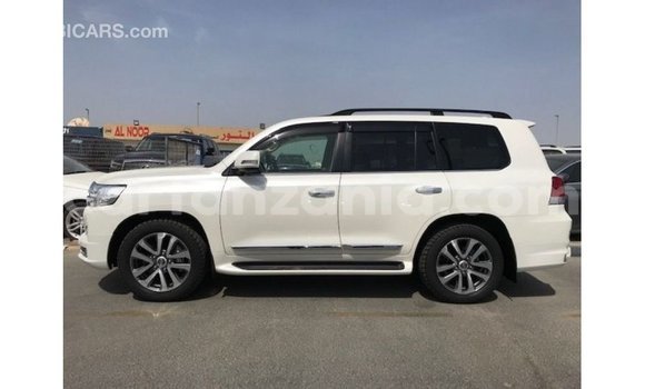 Nunua Imported Toyota Land Cruiser Nyeupe Gari ndani ya Import - Dubai nchini Arusha Nunua Imported Toyota Land Cruiser Nyeupe Gari ndani ya Import - Dubai nchini Arusha