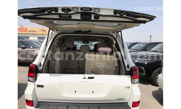 Nunua Imported Toyota Land Cruiser Nyeupe Gari ndani ya Import - Dubai nchini Arusha Nunua Imported Toyota Land Cruiser Nyeupe Gari ndani ya Import - Dubai nchini Arusha