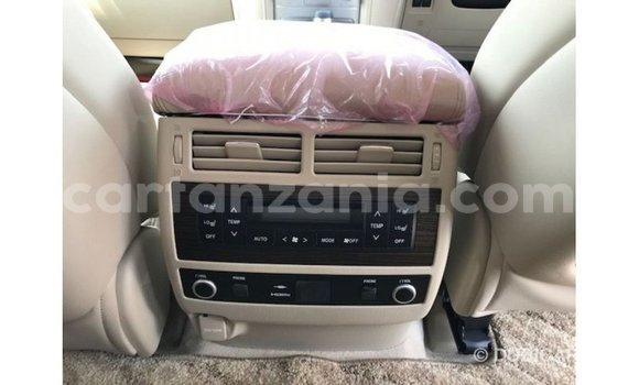 Nunua Imported Toyota Land Cruiser Nyeupe Gari ndani ya Import - Dubai nchini Arusha Nunua Imported Toyota Land Cruiser Nyeupe Gari ndani ya Import - Dubai nchini Arusha