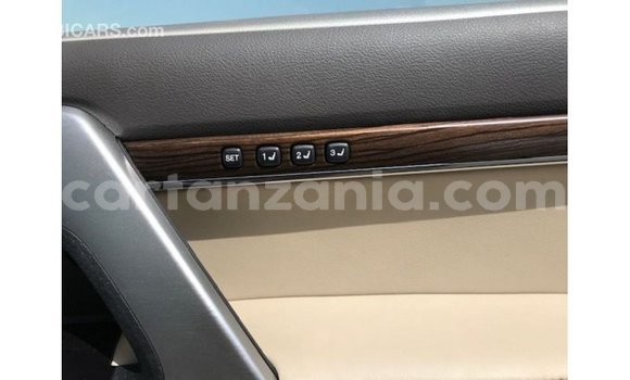 Nunua Imported Toyota Land Cruiser Nyeupe Gari ndani ya Import - Dubai nchini Arusha Nunua Imported Toyota Land Cruiser Nyeupe Gari ndani ya Import - Dubai nchini Arusha