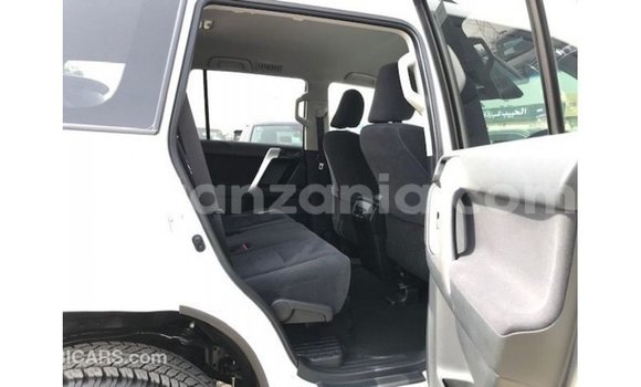 Nunua Imported Toyota Prado Nyeupe Gari ndani ya Import - Dubai nchini Arusha Nunua Imported Toyota Prado Nyeupe Gari ndani ya Import - Dubai nchini Arusha