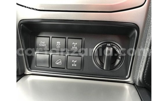Nunua Imported Toyota Prado Nyeupe Gari ndani ya Import - Dubai nchini Arusha Nunua Imported Toyota Prado Nyeupe Gari ndani ya Import - Dubai nchini Arusha