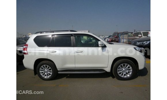 Nunua Imported Toyota Prado Nyeupe Gari ndani ya Import - Dubai nchini Arusha Nunua Imported Toyota Prado Nyeupe Gari ndani ya Import - Dubai nchini Arusha