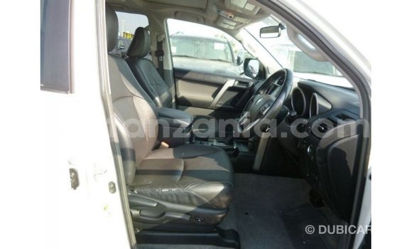 Nunua Imported Toyota Prado Nyeupe Gari ndani ya Import - Dubai nchini Arusha Nunua Imported Toyota Prado Nyeupe Gari ndani ya Import - Dubai nchini Arusha