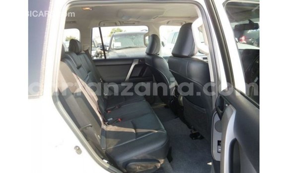 Nunua Imported Toyota Prado Nyeupe Gari ndani ya Import - Dubai nchini Arusha Nunua Imported Toyota Prado Nyeupe Gari ndani ya Import - Dubai nchini Arusha