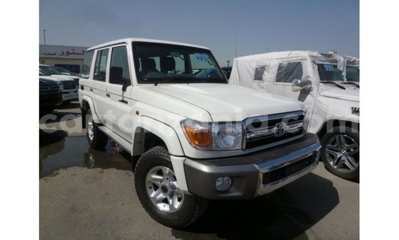 Nunua Imported Toyota Land Cruiser Nyeupe Gari ndani ya Import - Dubai nchini Arusha Nunua Imported Toyota Land Cruiser Nyeupe Gari ndani ya Import - Dubai nchini Arusha