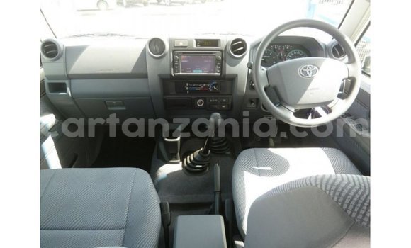Nunua Imported Toyota Land Cruiser Nyeupe Gari ndani ya Import - Dubai nchini Arusha Nunua Imported Toyota Land Cruiser Nyeupe Gari ndani ya Import - Dubai nchini Arusha