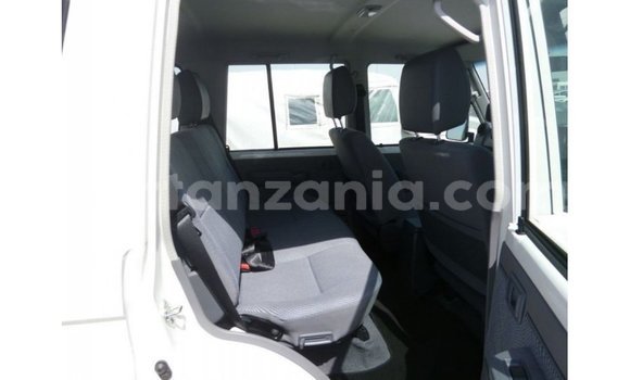Nunua Imported Toyota Land Cruiser Nyeupe Gari ndani ya Import - Dubai nchini Arusha Nunua Imported Toyota Land Cruiser Nyeupe Gari ndani ya Import - Dubai nchini Arusha