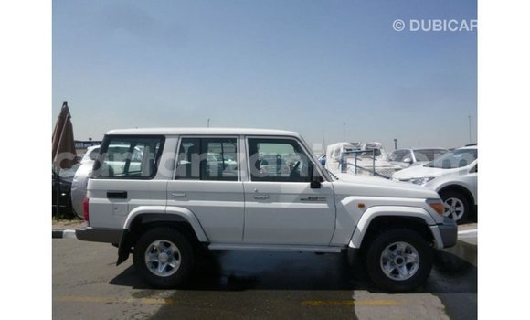 Nunua Imported Toyota Land Cruiser Nyeupe Gari ndani ya Import - Dubai nchini Arusha Nunua Imported Toyota Land Cruiser Nyeupe Gari ndani ya Import - Dubai nchini Arusha